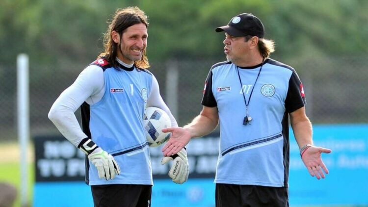 Juan Carlos Olave junto a Ricardo Zielinski en su primera etapa en Belgrano.