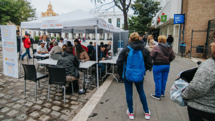 Operativo "La Defen Más Cerca" llega a la Plaza San Martín con servicios gratuitos