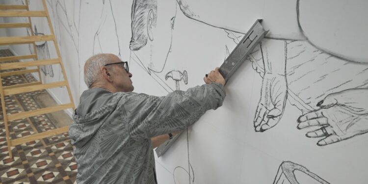 Pat Andrea en acción: El artista internacional dibuja un mural