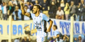 Racing no lo aguantó y nuevamente dejó escapar puntos de local