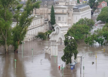Trágico temporal en Bahía Blanca: al menos diez muertos, cientos de evacuados e inundaciones severas