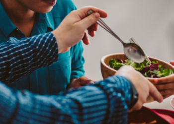 Tribunal de Córdoba extiende obligación alimentaria a cónyuge por incumplimiento del progenitor