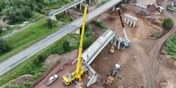 El llaryorismo toma distancia de Milei y reivindica la obra pública