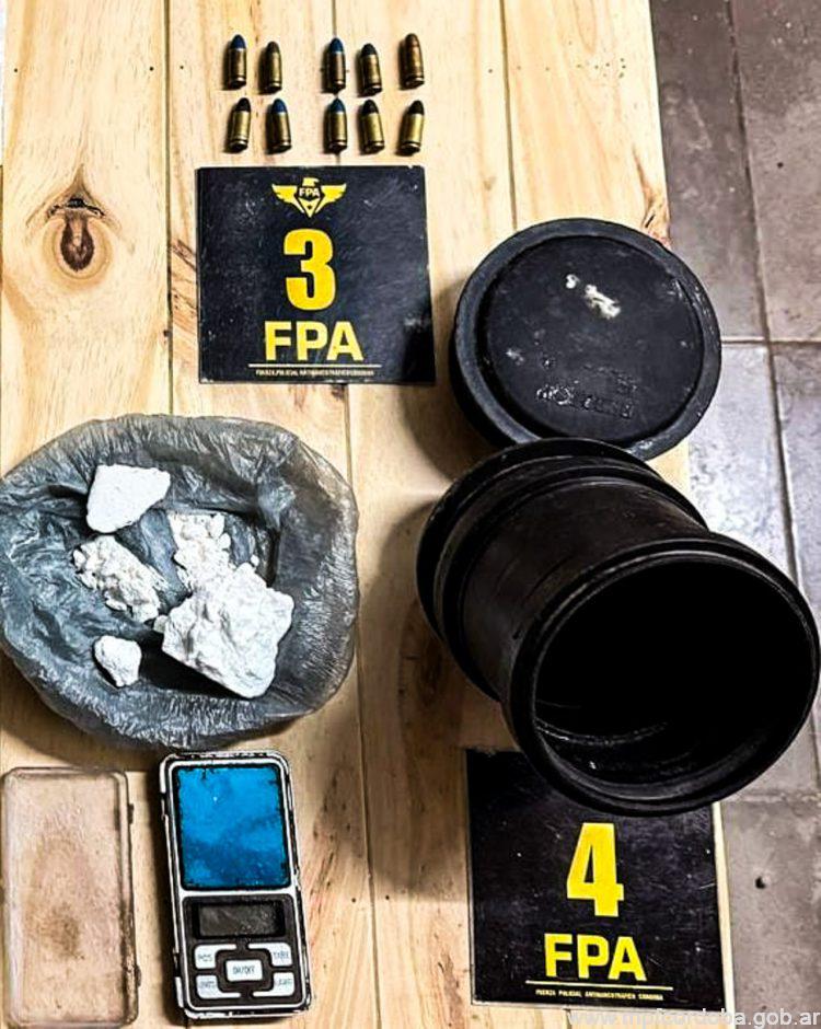 Hallaron más de 450 dosis de cocaína en caños de PVC: una pareja detenida Hallaron más de 450 dosis de cocaína en caños de PVC: una pareja detenida