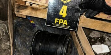 Hallaron más de 450 dosis de cocaína en caños de PVC: una pareja detenida