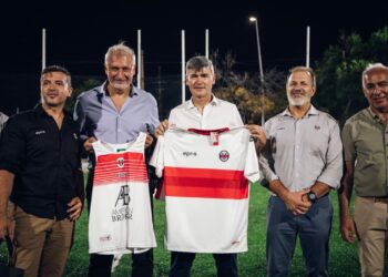 El Club Universitario reabrió una de sus canchas con una nueva carpeta de césped sintético