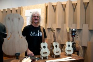 Luthiers, un oficio ancestral que sigue resonando en el siglo 21