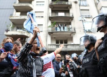 Dura represión de la marcha de jubilados frente al Congreso