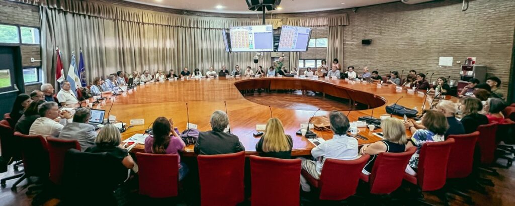 Se aprobó el voto mediado por tecnología para personas graduadas que no residan en Córdoba