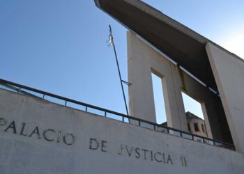 Detienen a un docente acusado de abusar de una alumna ciega