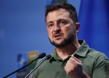 En Ucrania observan a Zelenski en el «acto final» de su permanencia en el poder