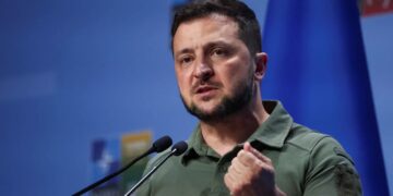 En Ucrania observan a Zelenski en el «acto final» de su permanencia en el poder