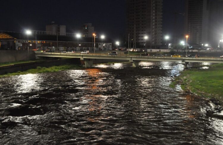 El municipio capitalino había dispuesto anoche el cierre preventivo de Costanera Norte y Sur.