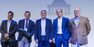 Llaryora participó en la conferencia organizada por el Parlamento y Fe Internacional