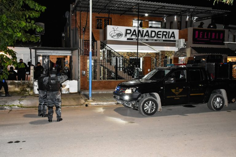 Desbarataron a una banda narco tras 17 allanamientos: seis detenidos Desbarataron a una banda narco tras 17 allanamientos: seis detenidos