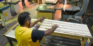 Internos hicieron bancos y equipamiento deportivo para el Campo de La Ribera
