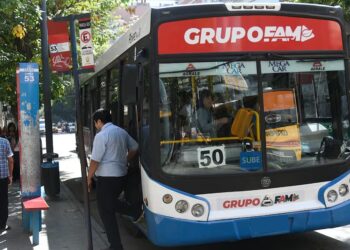 El municipio evalúa revocar la concesión del transporte a FAM