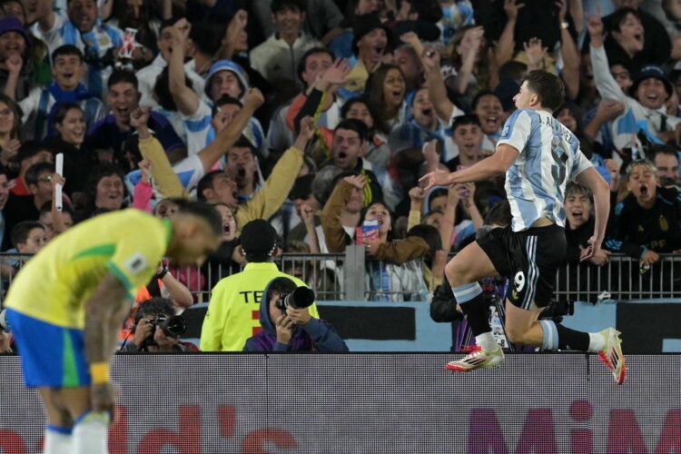 Ya clasificada, Argentina humilló a Brasil: 4 a 1 en el Monumental
