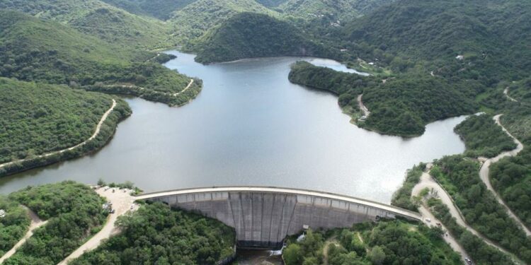 Tras las lluvias, el embalse La Quebrada se acerca a su nivel de vertedero