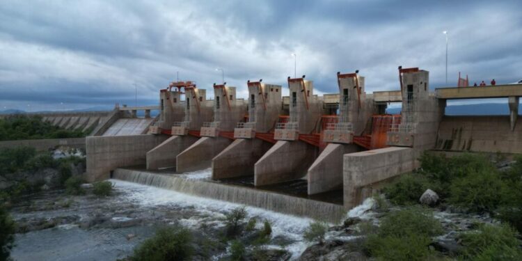 Desde el aire, así se ve el Embalse Cruz del Eje: superó el nivel de vertedero