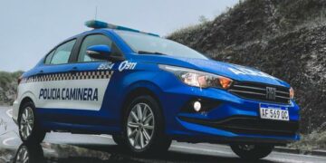Rescataron a un adolescente de un canal desbordado en barrio Juan Pablo II