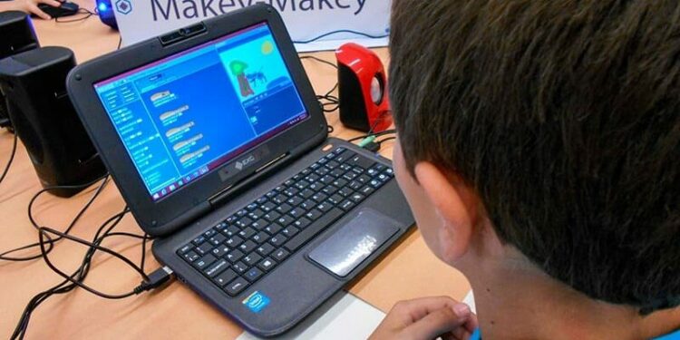 Las escuelas municipales integrarán contenidos sobre inteligencia artificial y derechos digitales