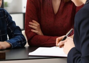 Un niño fue a tribunales con una abogada para pedir autorización para radicarse en Brasil