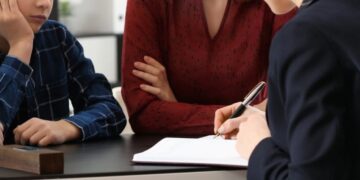 Un niño fue a tribunales con una abogada para pedir autorización para radicarse en Brasil