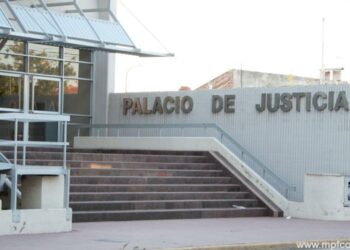Van a juicio una empleada del Poder Judicial y su padre por el uso de certificados médicos falsos