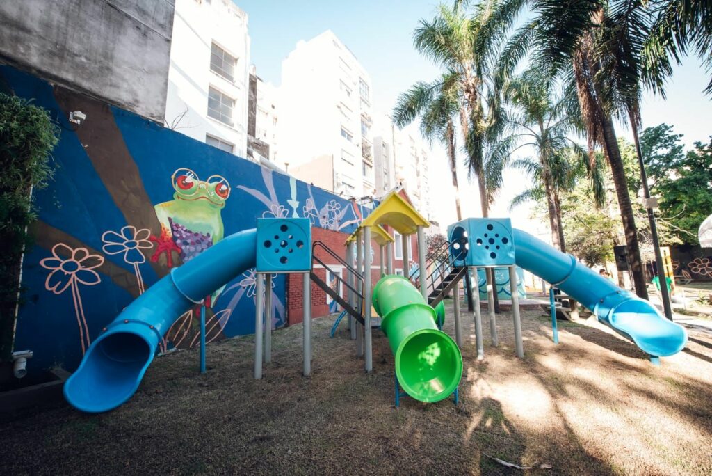 Passerini inauguró la puesta en valor de la Plaza de las Infancias Cordobesas