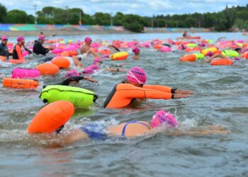 Oceanman: se realizó en Embalse la competencia de aguas abiertas más importante del mundo