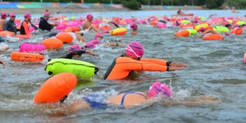 Oceanman: se realizó en Embalse la competencia de aguas abiertas más importante del mundo