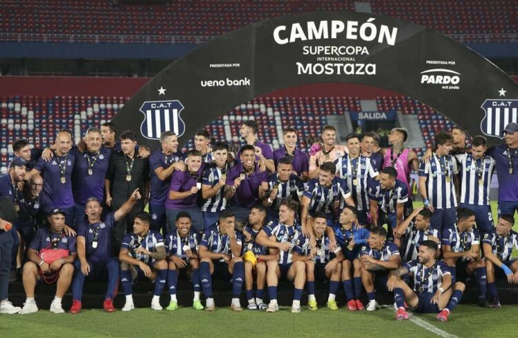 El festejo de todo el plantel de la T , que sumó una nueva estrella a su escudo.