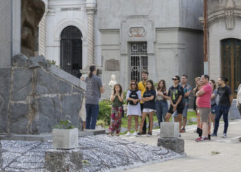 Visitas guiadas en el cementerio San Jerónimo para conocer a los olvidados de la historia