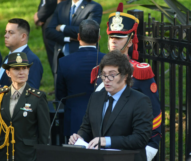 El presidente Javier Milei encabeza el acto por el 49° aniversario de la Guerra de Malvinas.