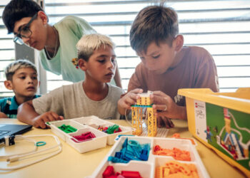 Dos talleres gratuitos de robótica con LEGO para niños y niñas