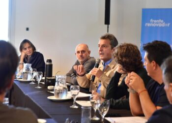 Massa llamó a la unidad en un clima tenso del PJ bonaerense