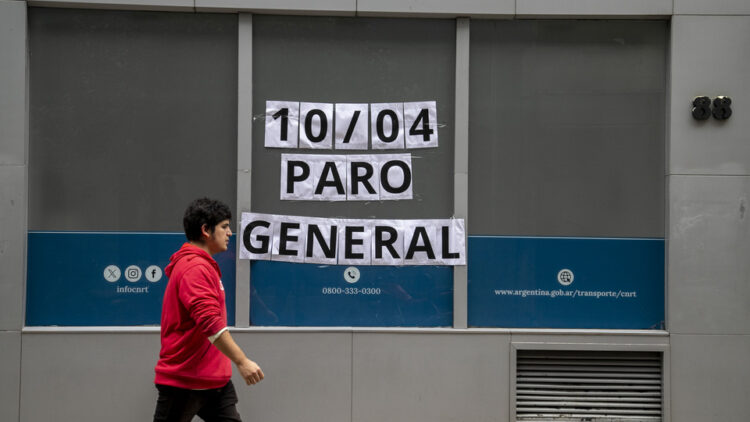 La CGT denunció “métodos de otra época” y el Gobierno habló de “extorsión sindical”