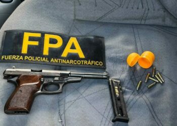 Intentó escapar con su hija y un arma en el auto, pero fue detenido