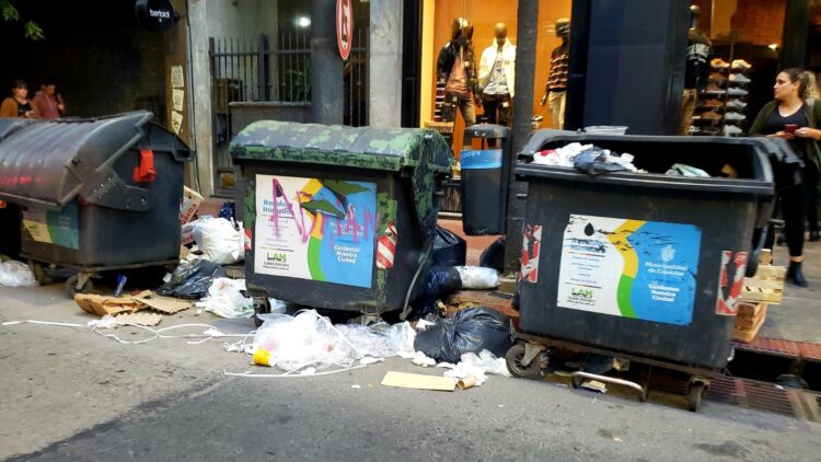 El trabajo a reglamento en la planta de Cormecor ralentiza la entrada para descarga de los camiones recolectores de residuos.