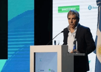 Luis Caputo anunció medidas para volcar dólares a la economía