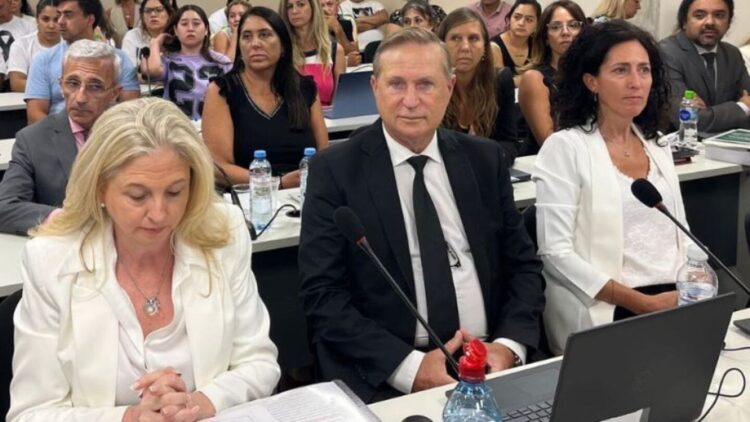 El fiscal Ruiz Moreno (centro) pedirá perpetua para la enfermera Agüero.