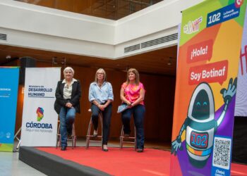 Lanzaron un ChatBot de la línea 102 para niños, niñas y adolescentes