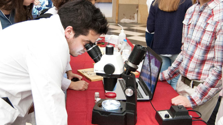 De los laboratorios a las redes según Fabricio Ballarini