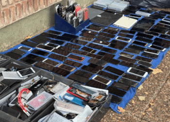 Desarticulan laboratorio clandestino de celulares en Alto Alberdi