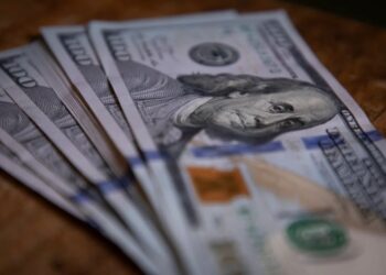 Fuerte caída del dólar: perforó el piso de los $ 1.200