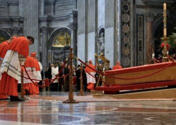 El cuerpo del papa Francisco fue trasladado a la Basílica de San Pedro