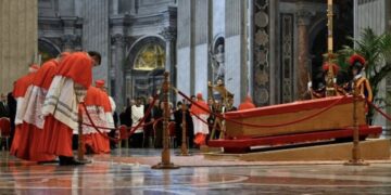 El cuerpo del papa Francisco fue trasladado a la Basílica de San Pedro