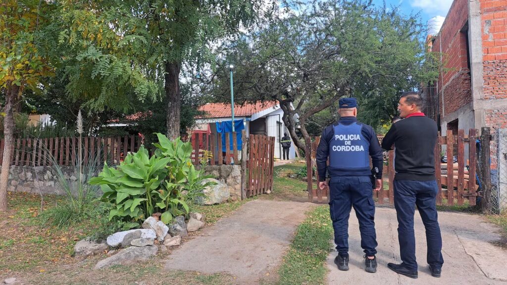 El femicida de Los Reartes se sentó a tomar whisky mientras esperó a la Policía