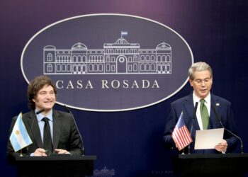 Bessent le dio un fuerte apoyo a Milei, pero no anunció nuevos fondos